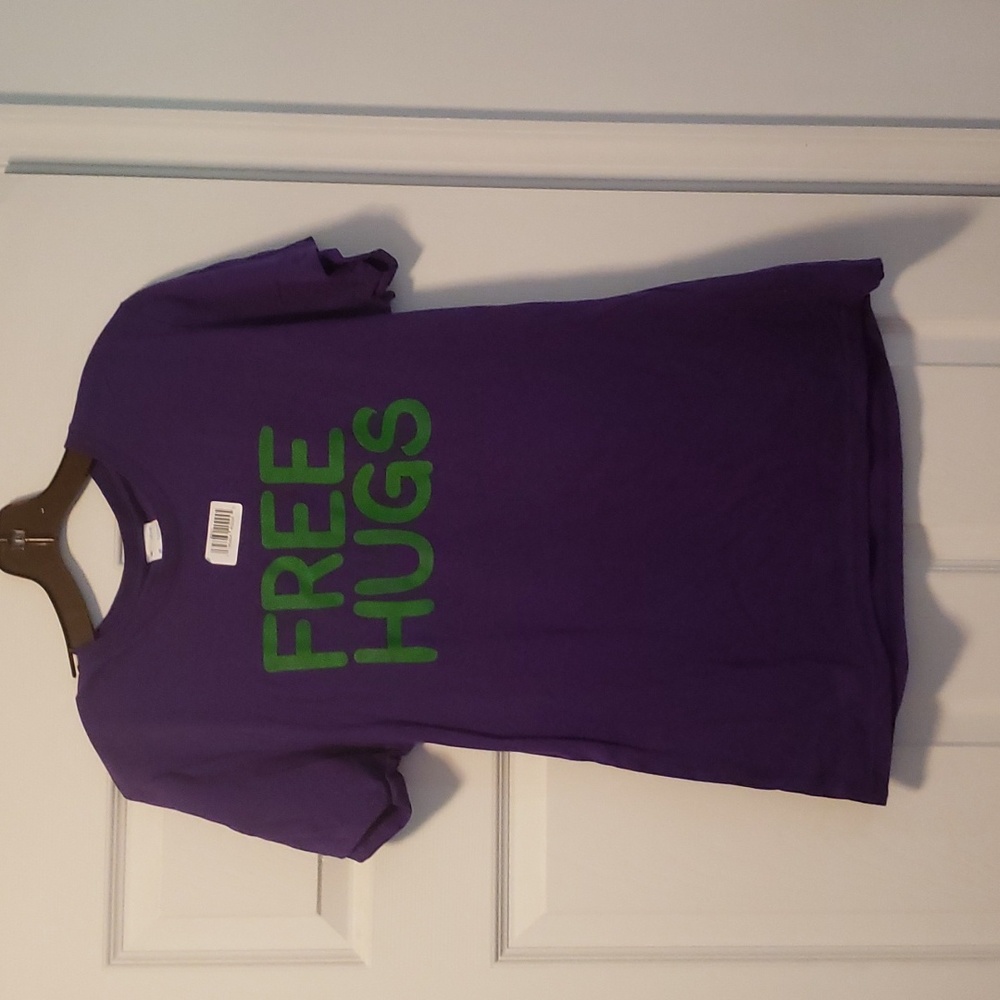 FREE HUGS Graphic T-Shirt, Adult Size Medium NWT